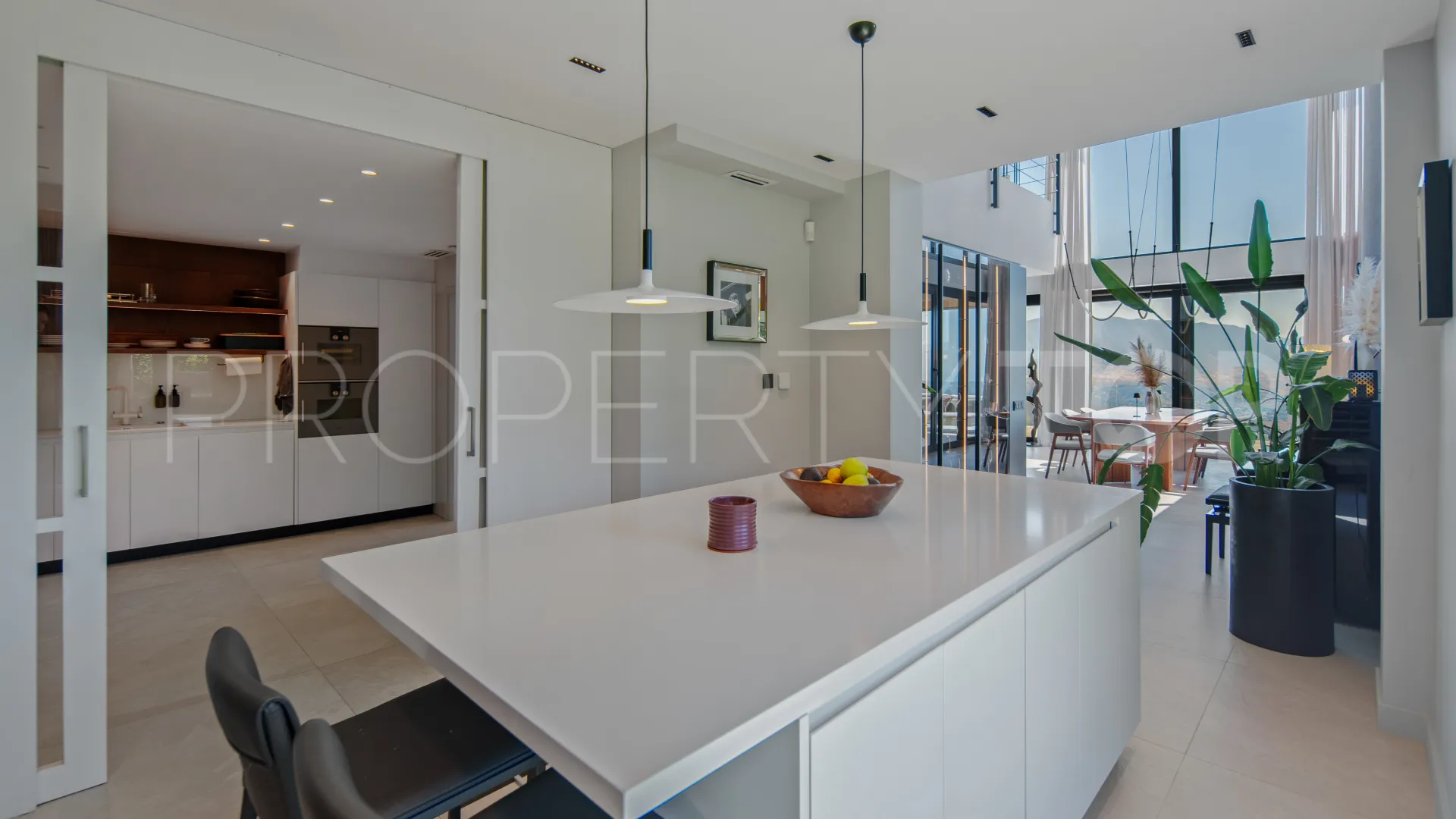 Villa for sale in Marbella East with 6 bedrooms