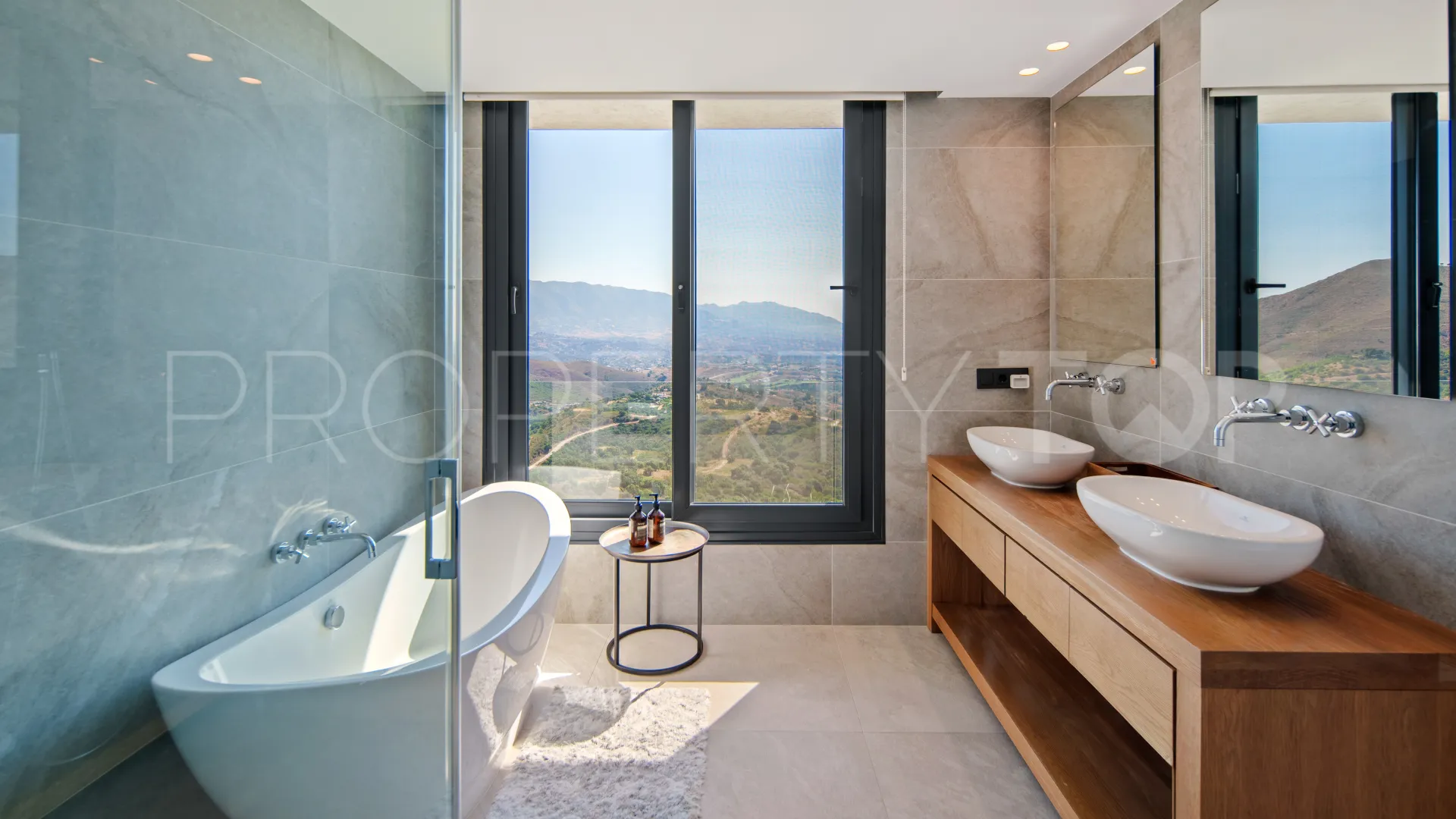 Villa for sale in Marbella East with 6 bedrooms