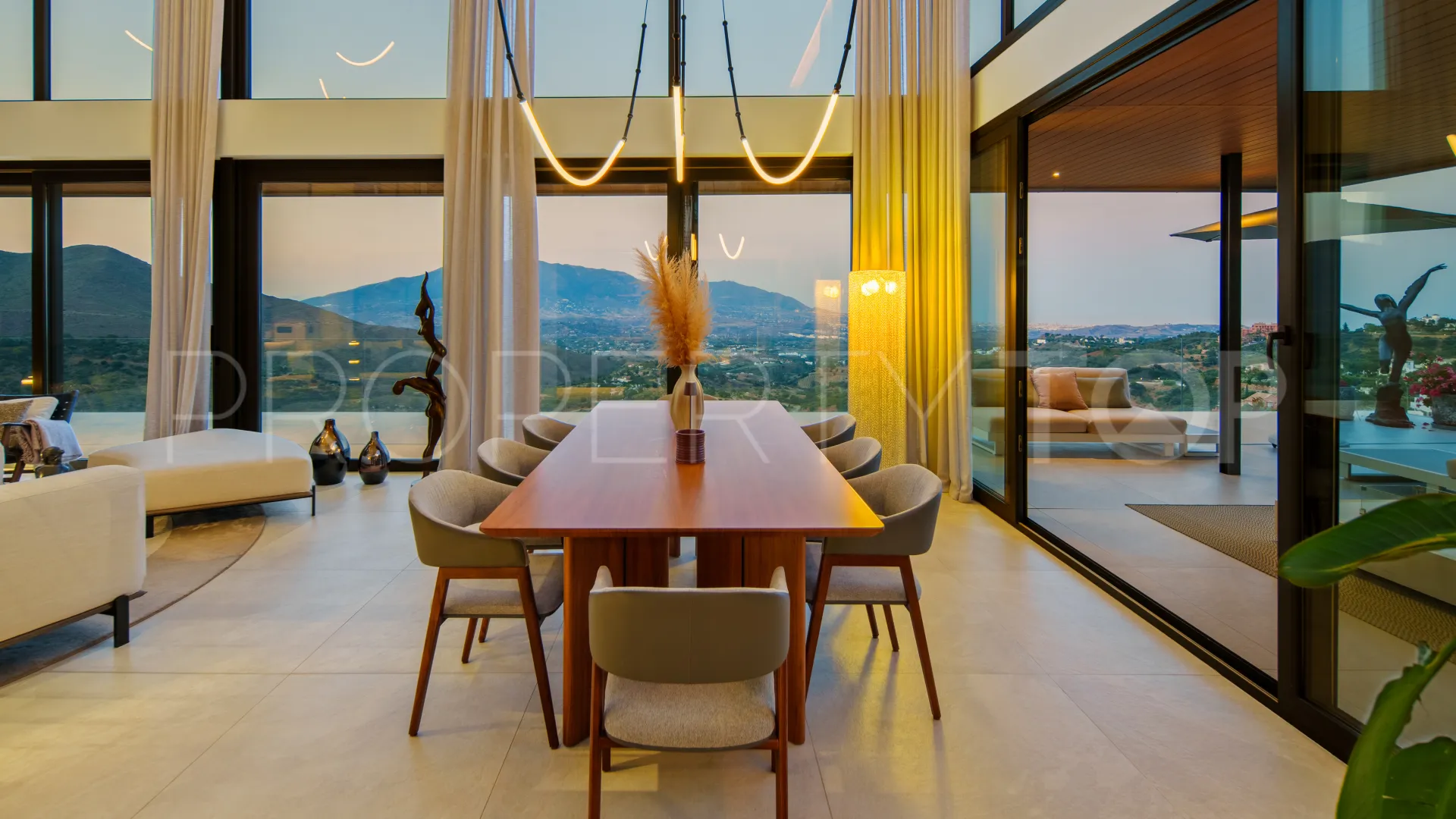 Villa for sale in Marbella East with 6 bedrooms
