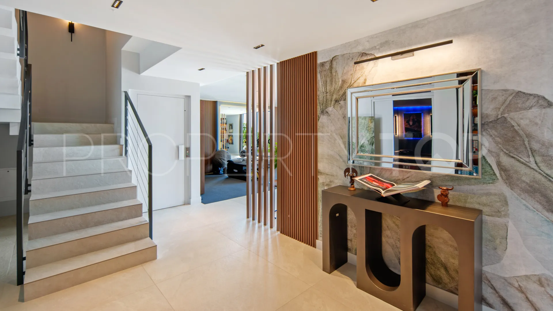 Villa for sale in Marbella East with 6 bedrooms