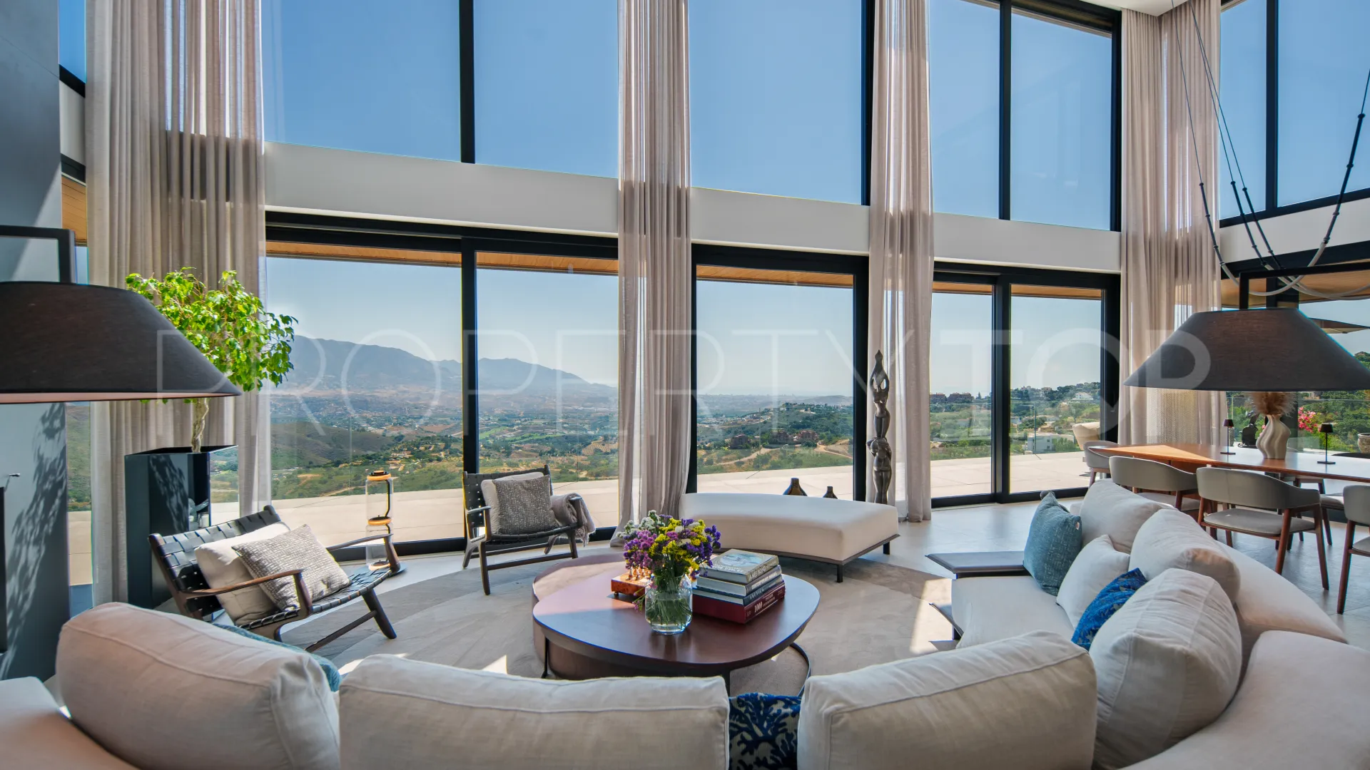 Villa for sale in Marbella East with 6 bedrooms