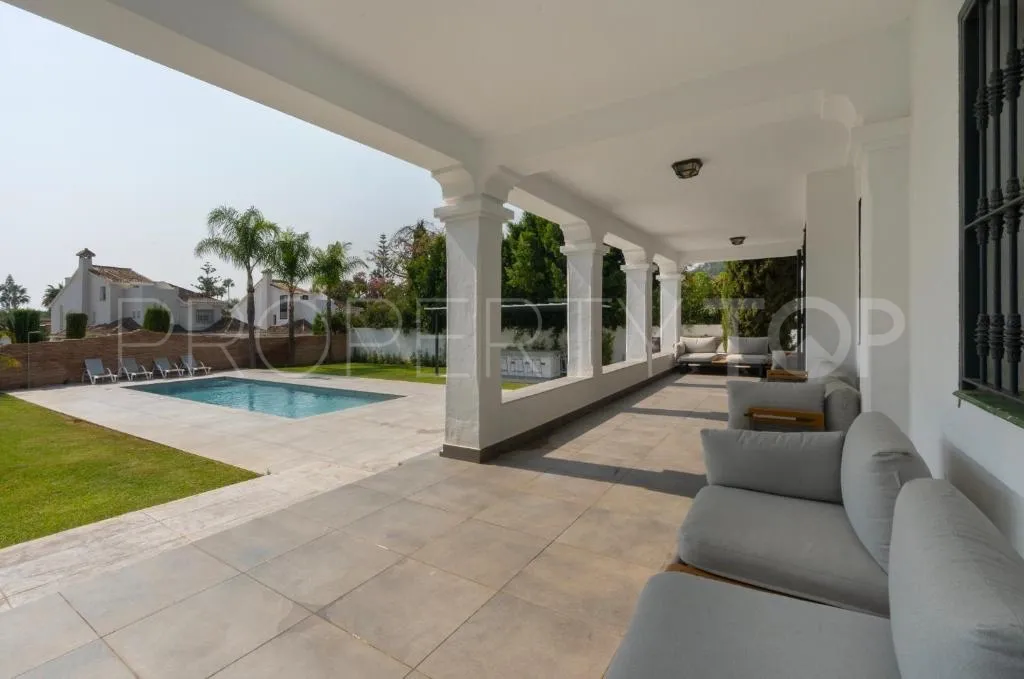 For sale villa in Nueva Andalucia