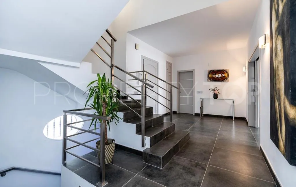 For sale villa in Nueva Andalucia