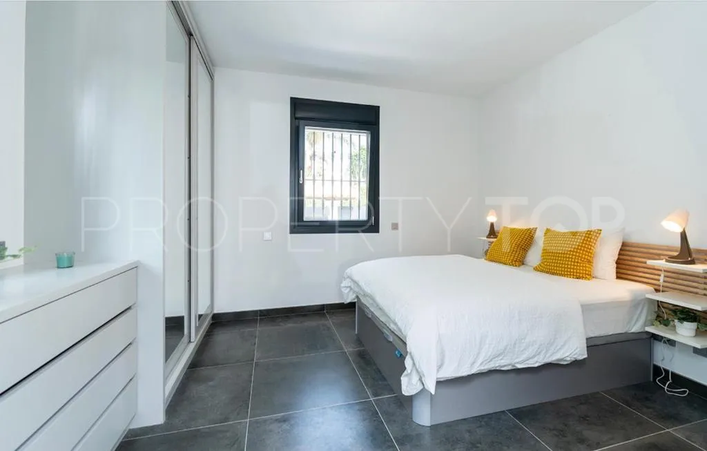 For sale villa in Nueva Andalucia