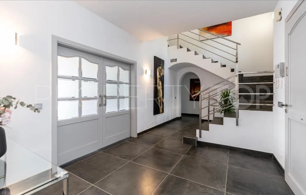 For sale villa in Nueva Andalucia