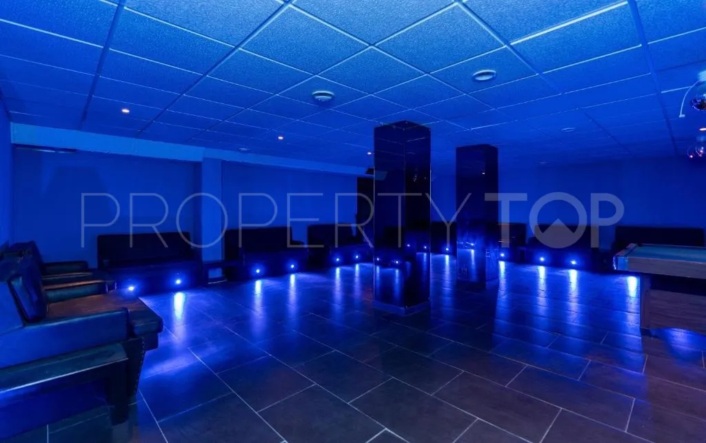 For sale villa in Nueva Andalucia