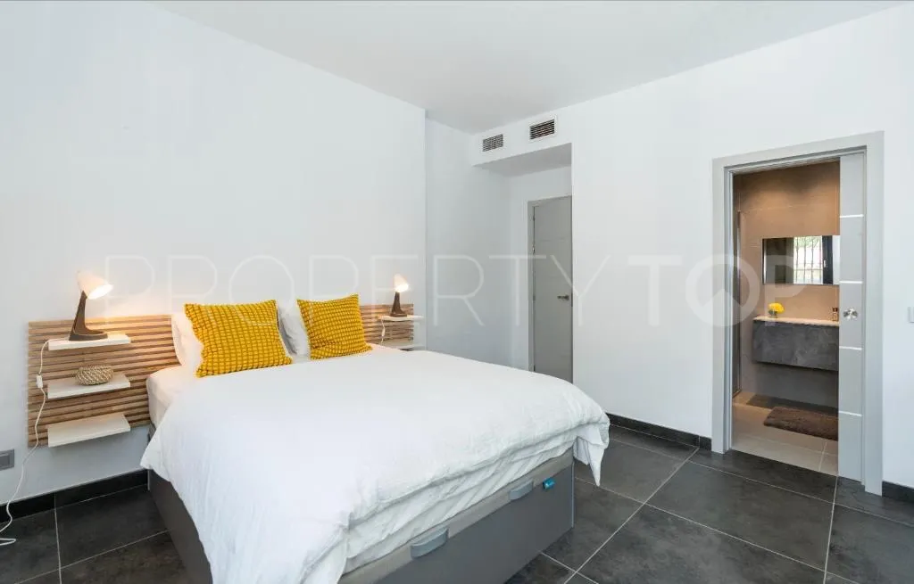 For sale villa in Nueva Andalucia