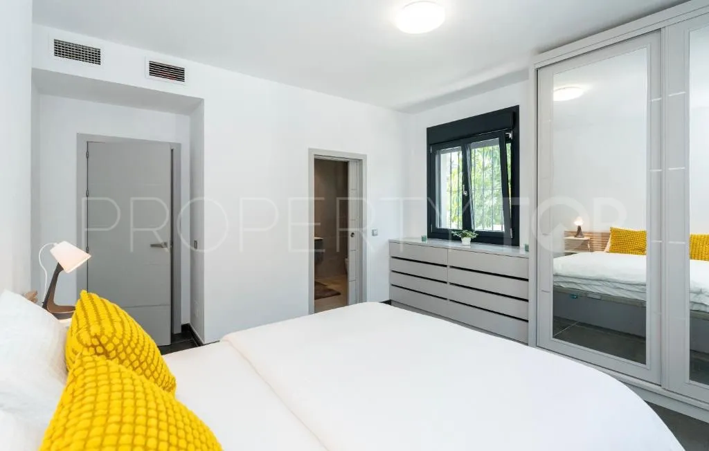 For sale villa in Nueva Andalucia