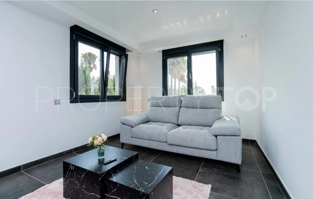 For sale villa in Nueva Andalucia