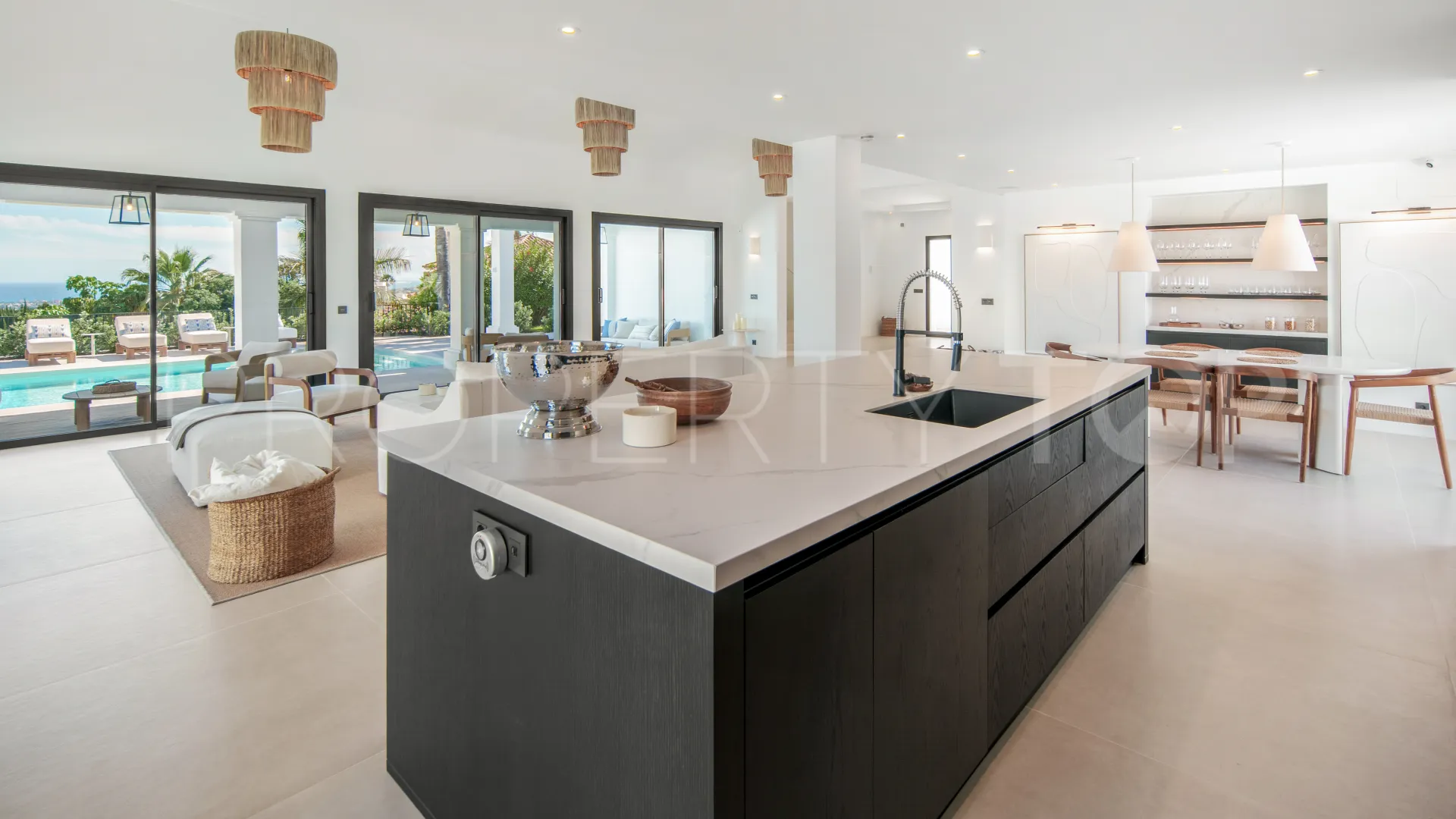 5 bedrooms villa for sale in Puerto del Almendro