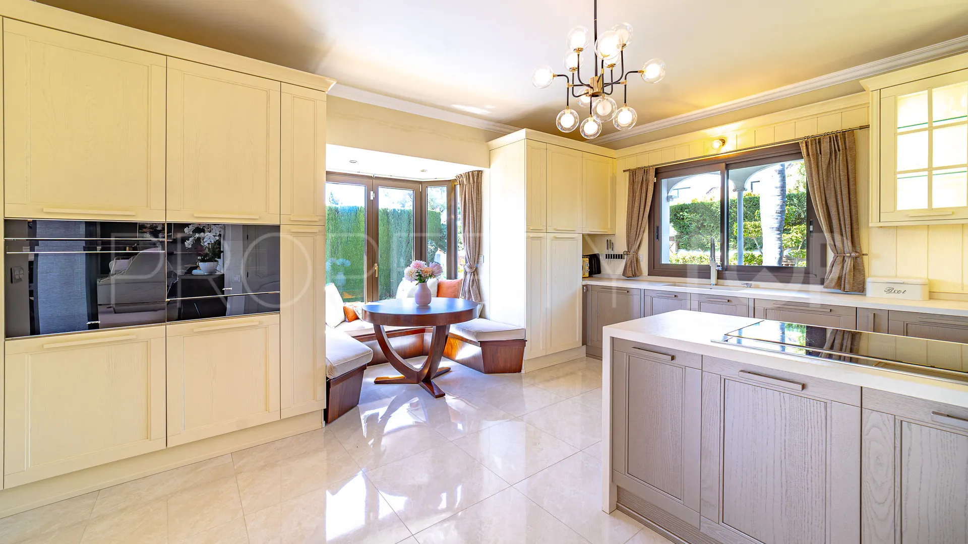 Villa con 4 dormitorios a la venta en Monte Biarritz