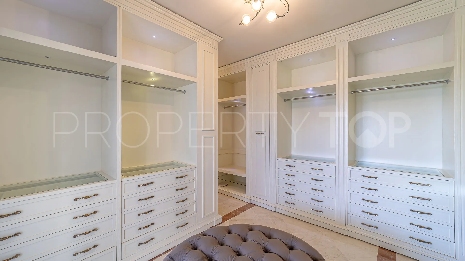 Villa con 4 dormitorios a la venta en Monte Biarritz
