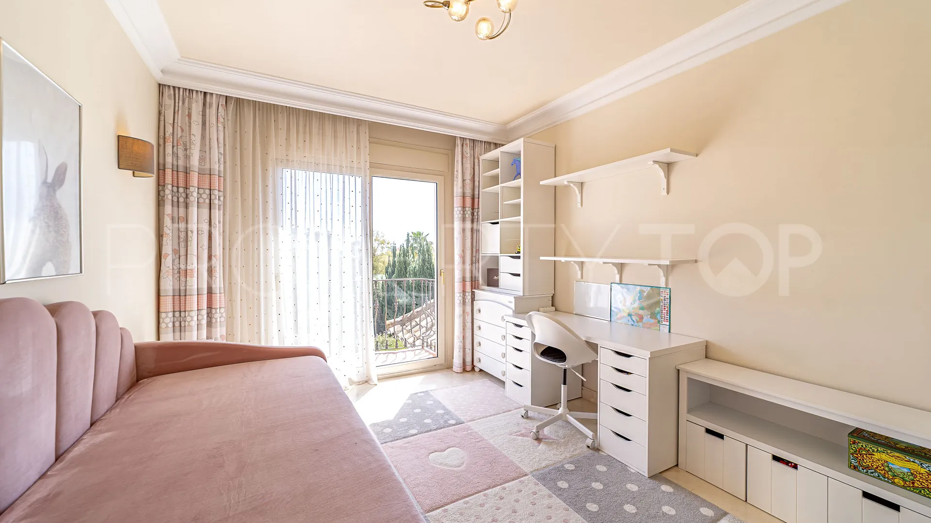 Villa con 4 dormitorios a la venta en Monte Biarritz