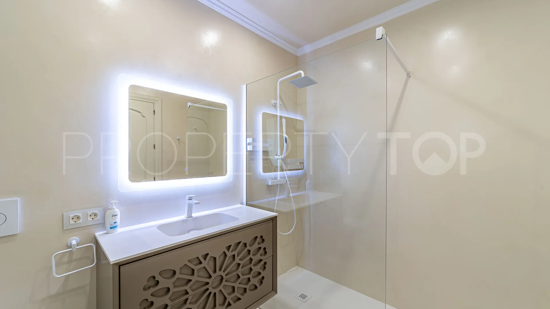 Villa con 4 dormitorios a la venta en Monte Biarritz