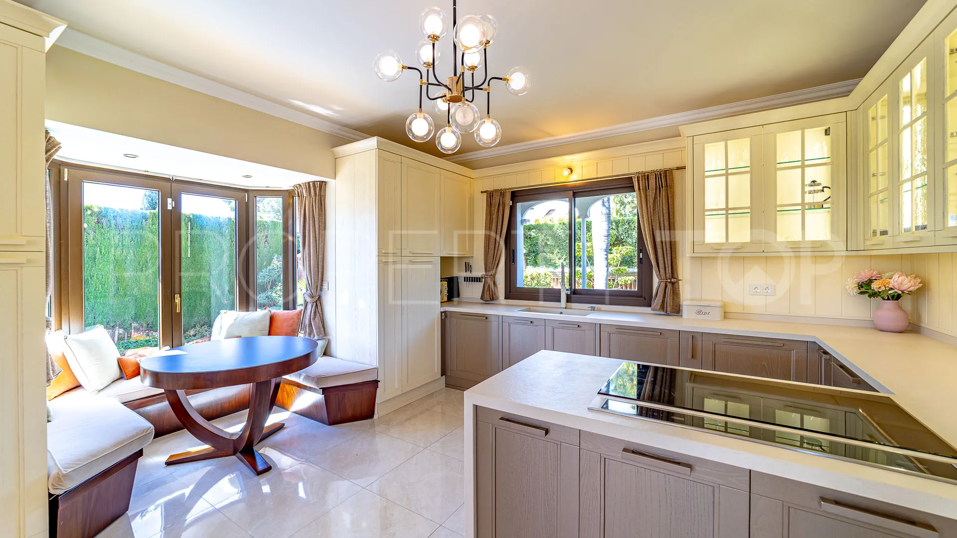 Villa con 4 dormitorios a la venta en Monte Biarritz