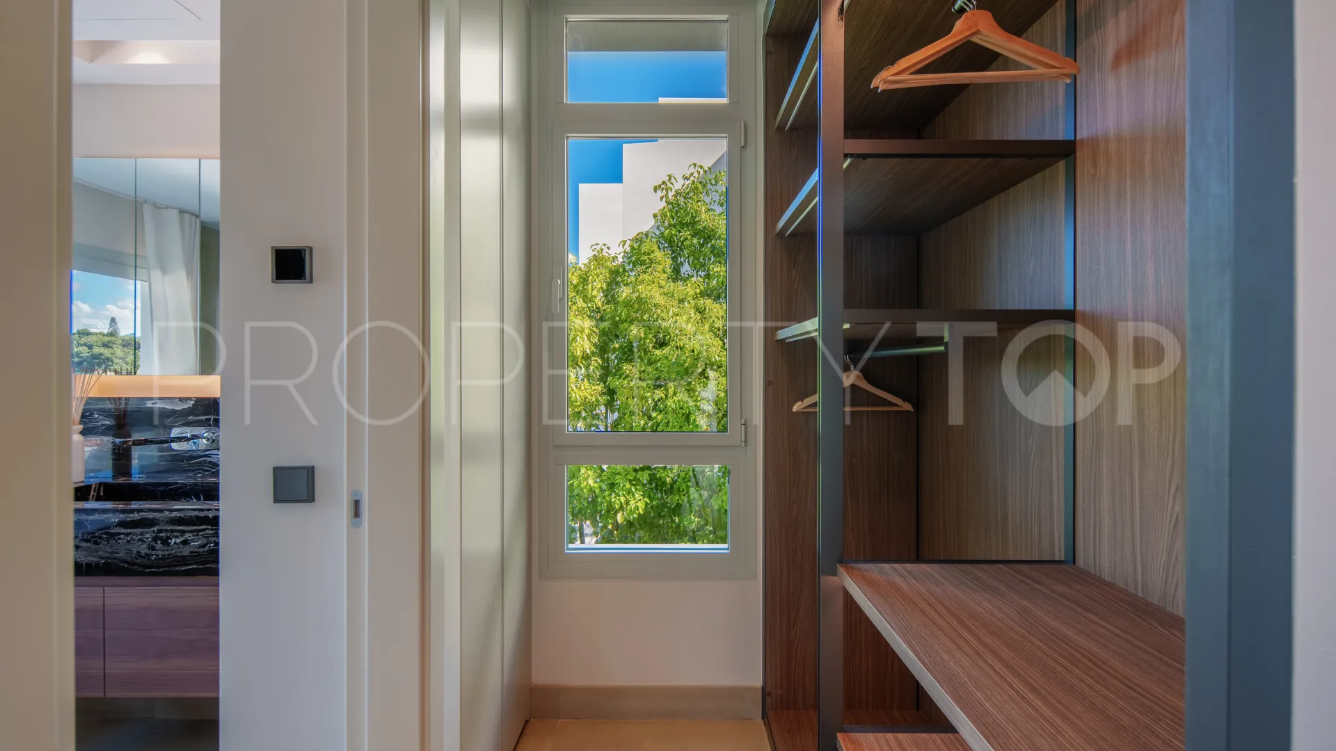 For sale Nueva Andalucia villa with 4 bedrooms