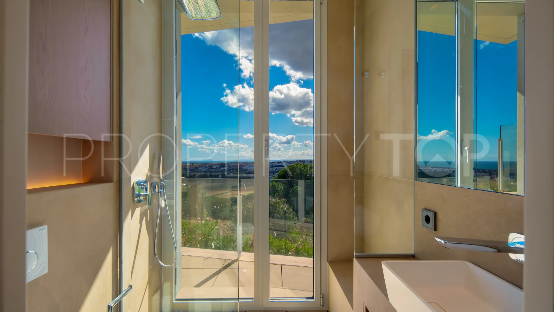 For sale Nueva Andalucia villa with 4 bedrooms