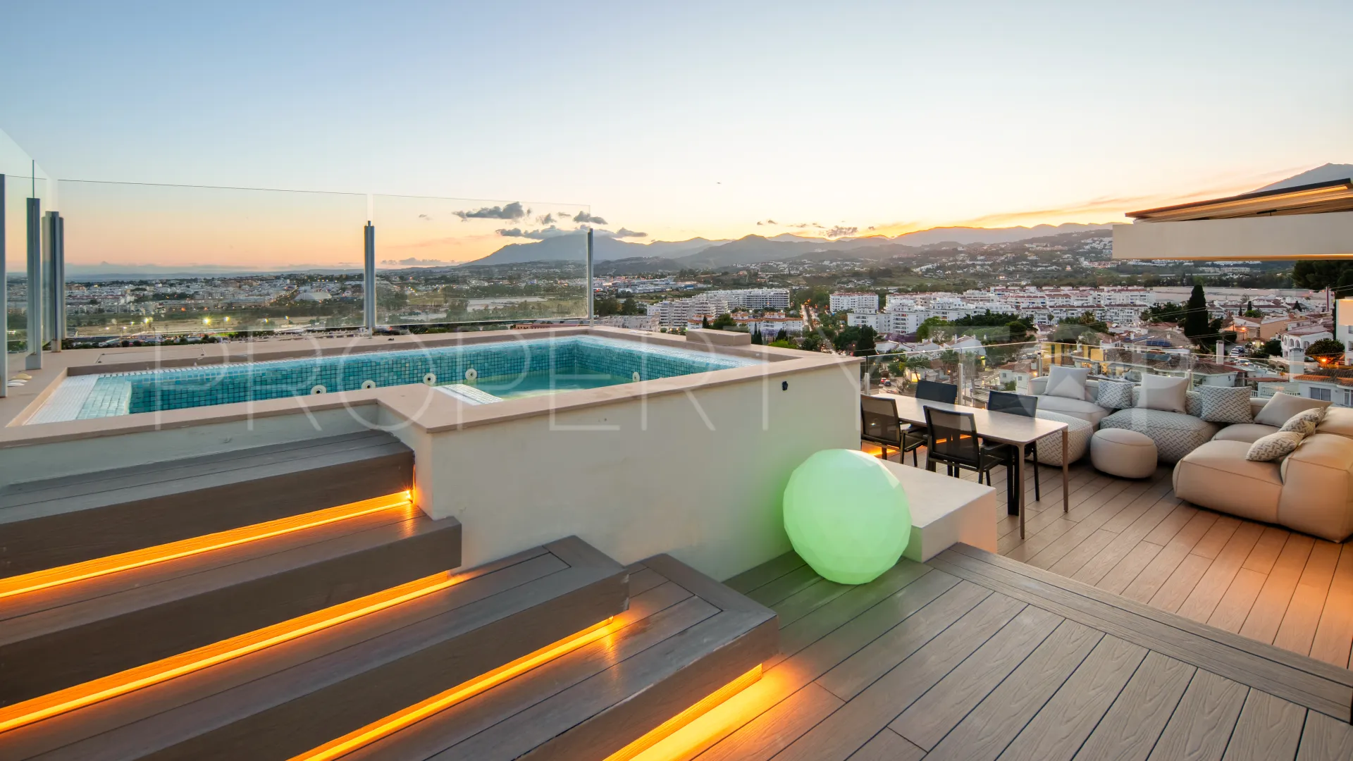 For sale Nueva Andalucia villa with 4 bedrooms