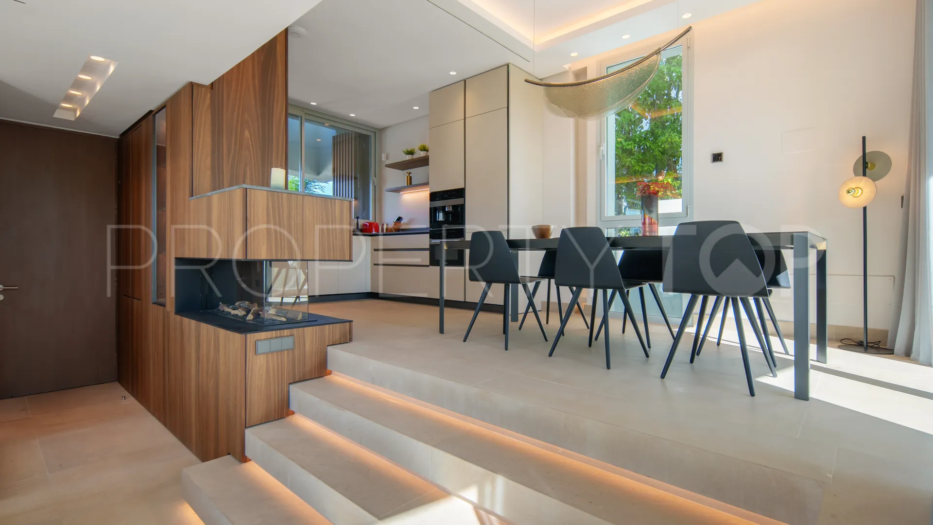 For sale Nueva Andalucia villa with 4 bedrooms