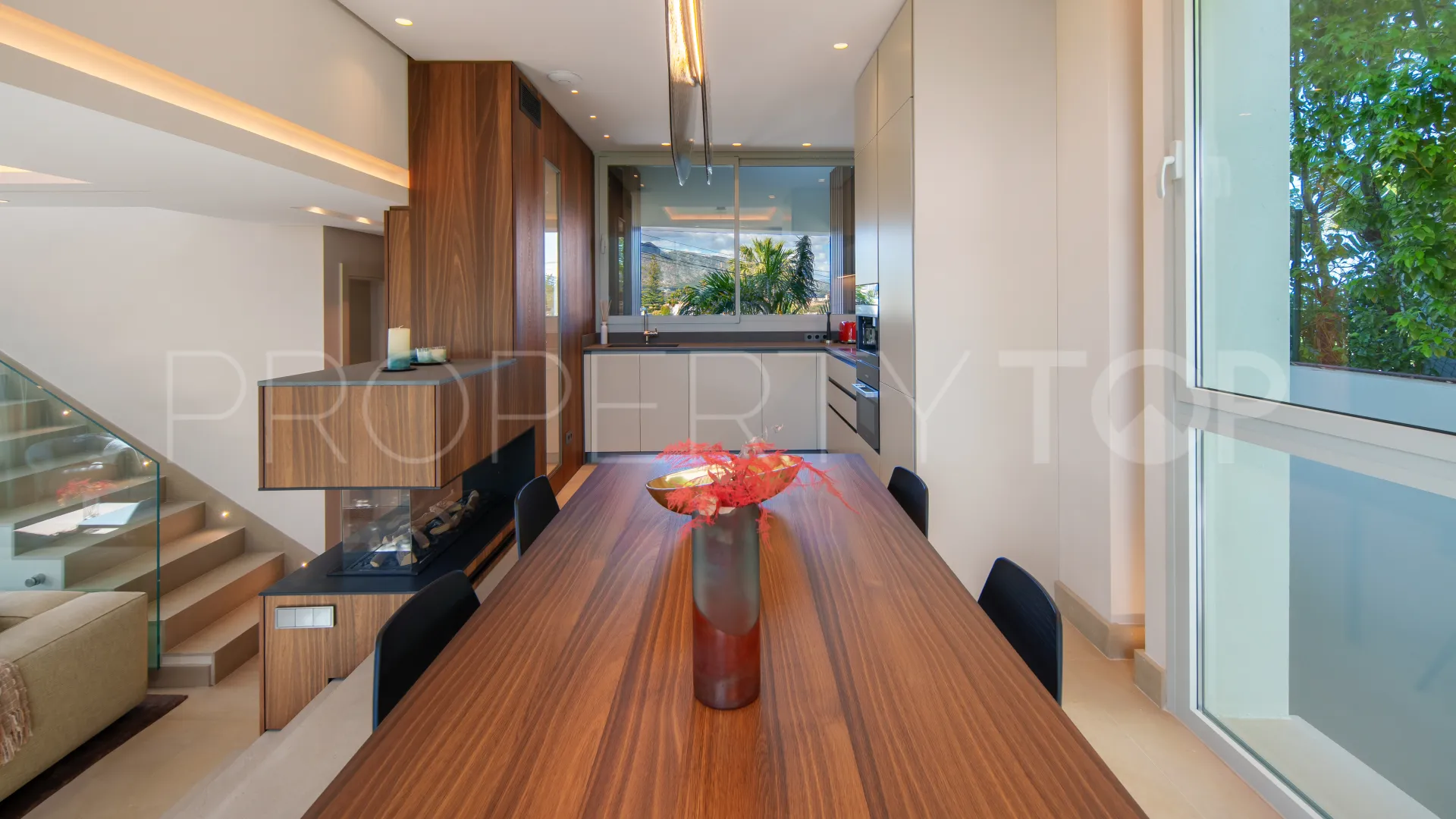 For sale Nueva Andalucia villa with 4 bedrooms