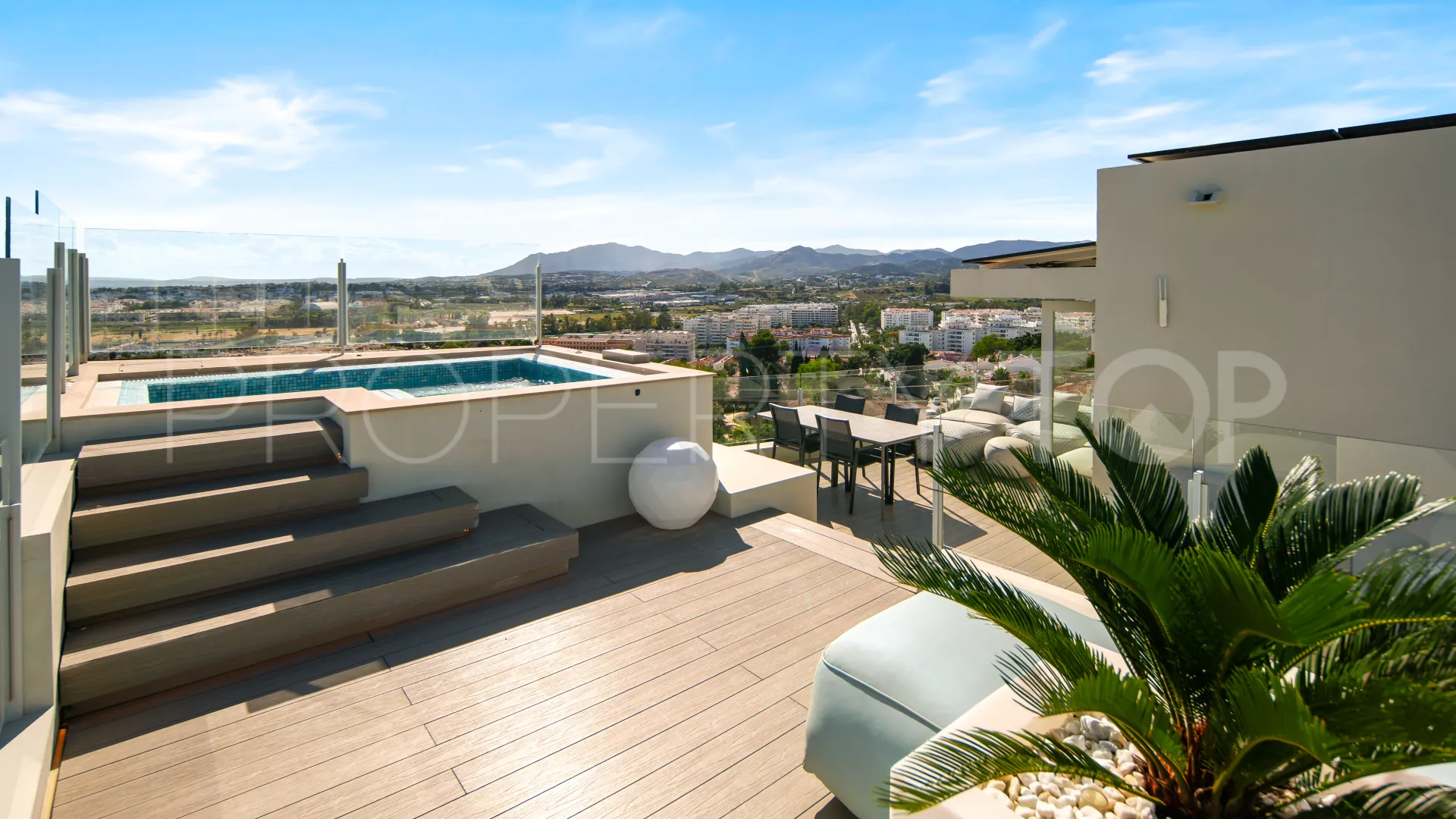 For sale Nueva Andalucia villa with 4 bedrooms