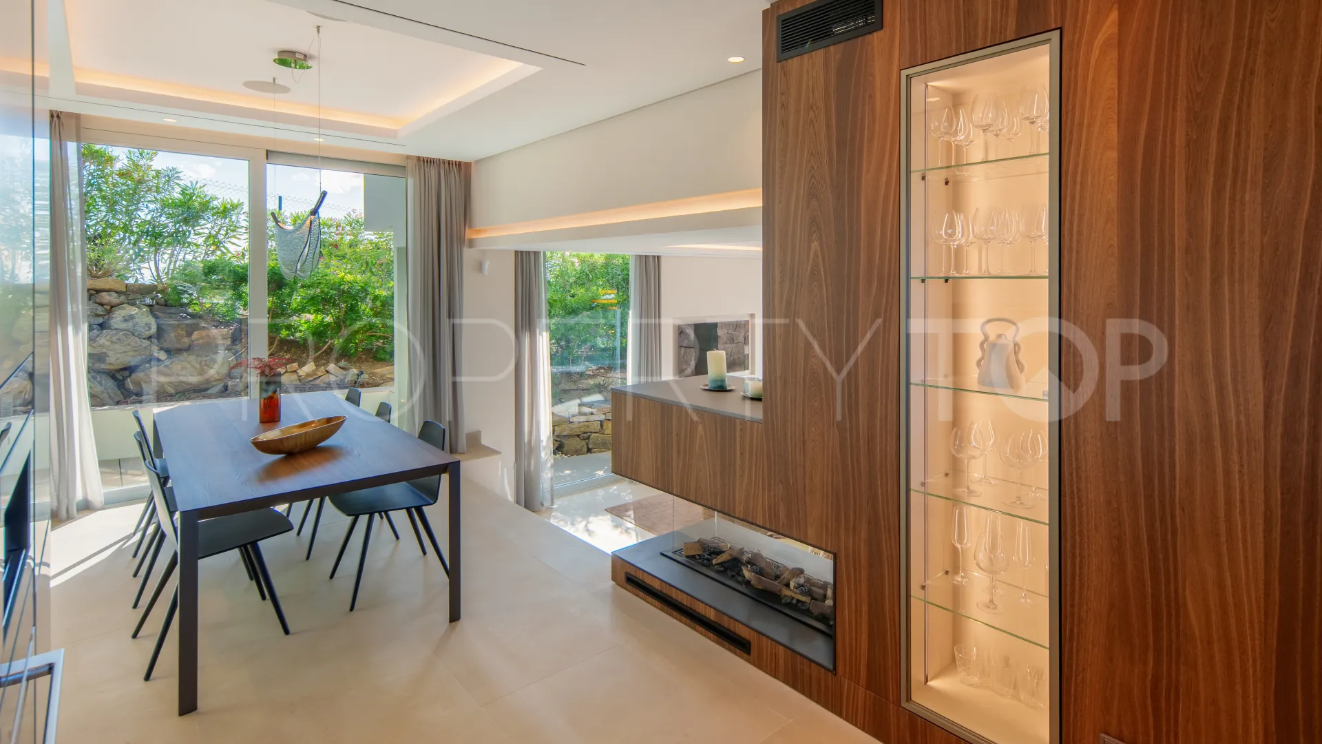 For sale Nueva Andalucia villa with 4 bedrooms