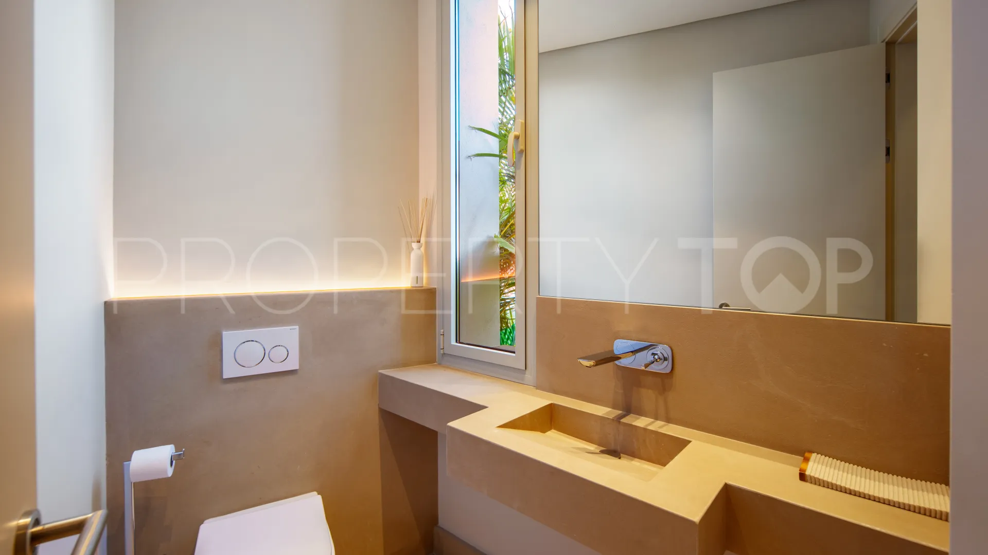For sale Nueva Andalucia villa with 4 bedrooms