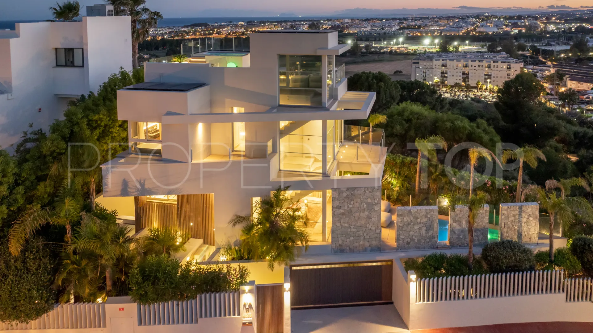 For sale Nueva Andalucia villa with 4 bedrooms