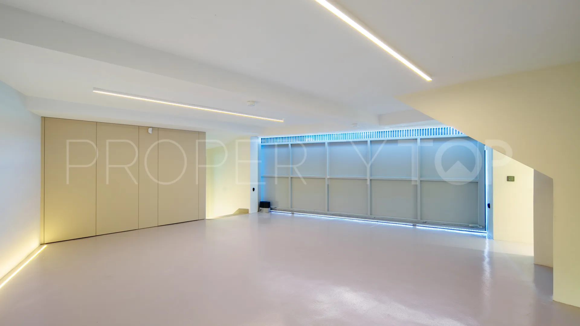 For sale Nueva Andalucia villa with 4 bedrooms