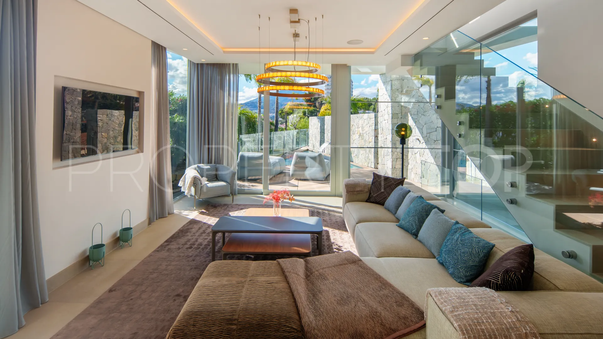 For sale Nueva Andalucia villa with 4 bedrooms