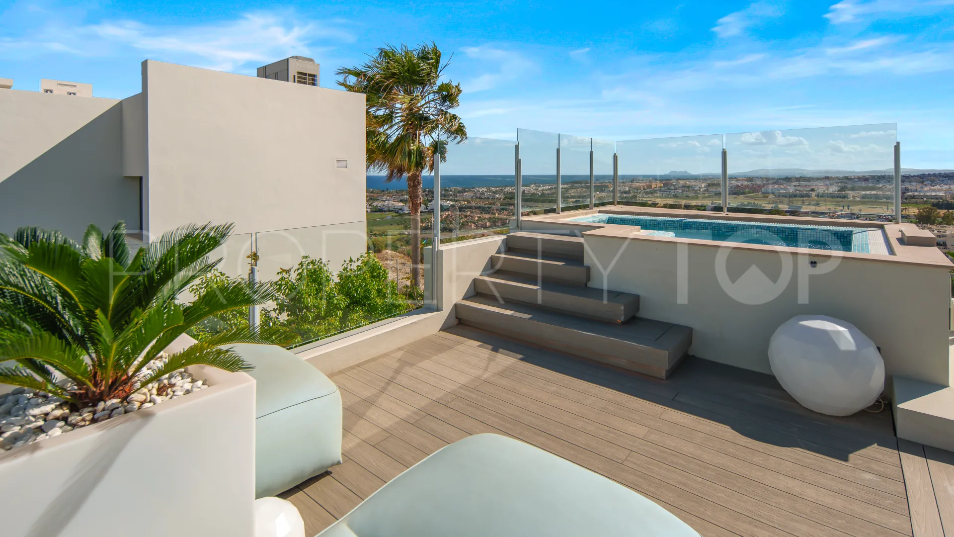 For sale Nueva Andalucia villa with 4 bedrooms