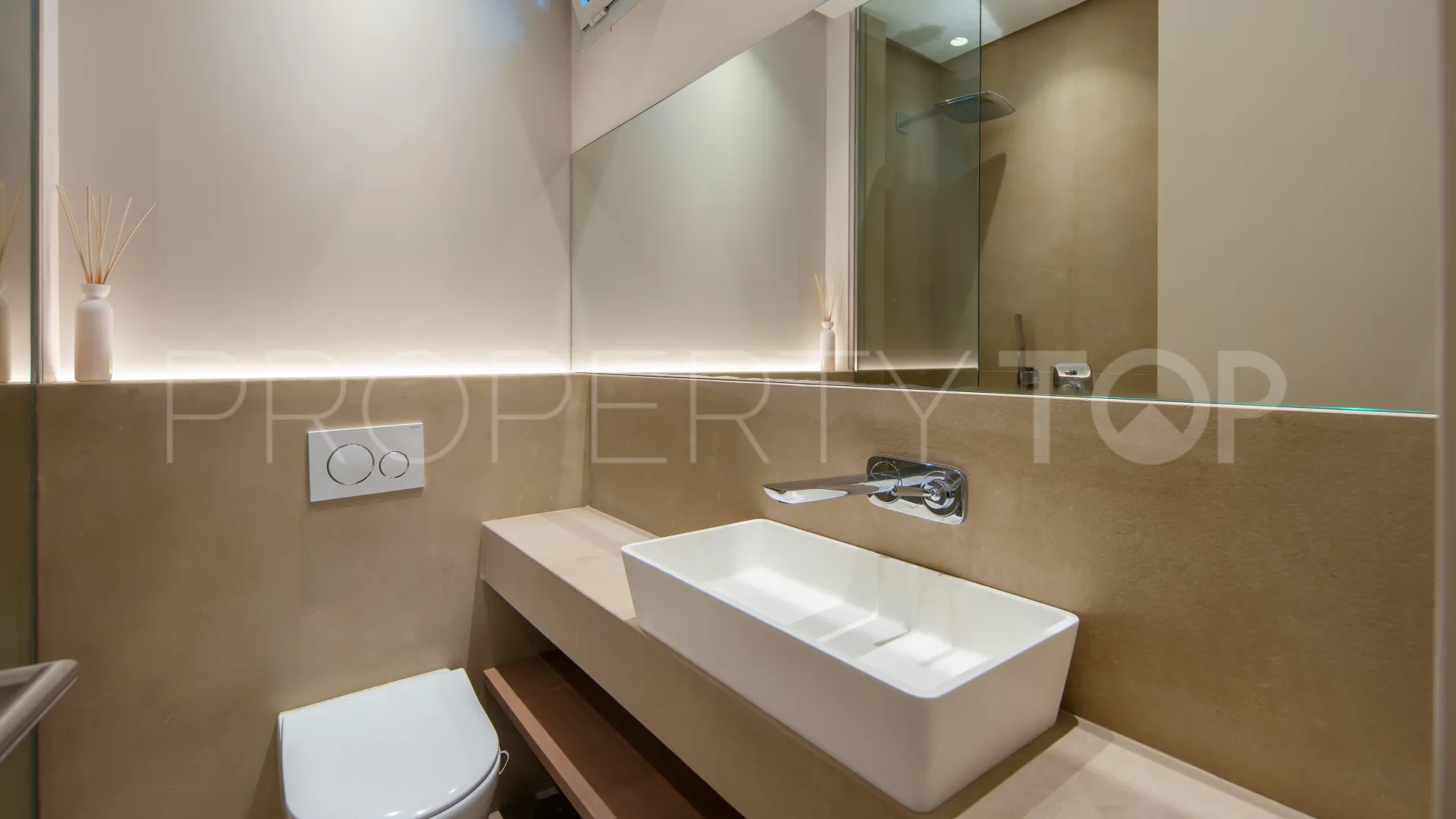 For sale Nueva Andalucia villa with 4 bedrooms