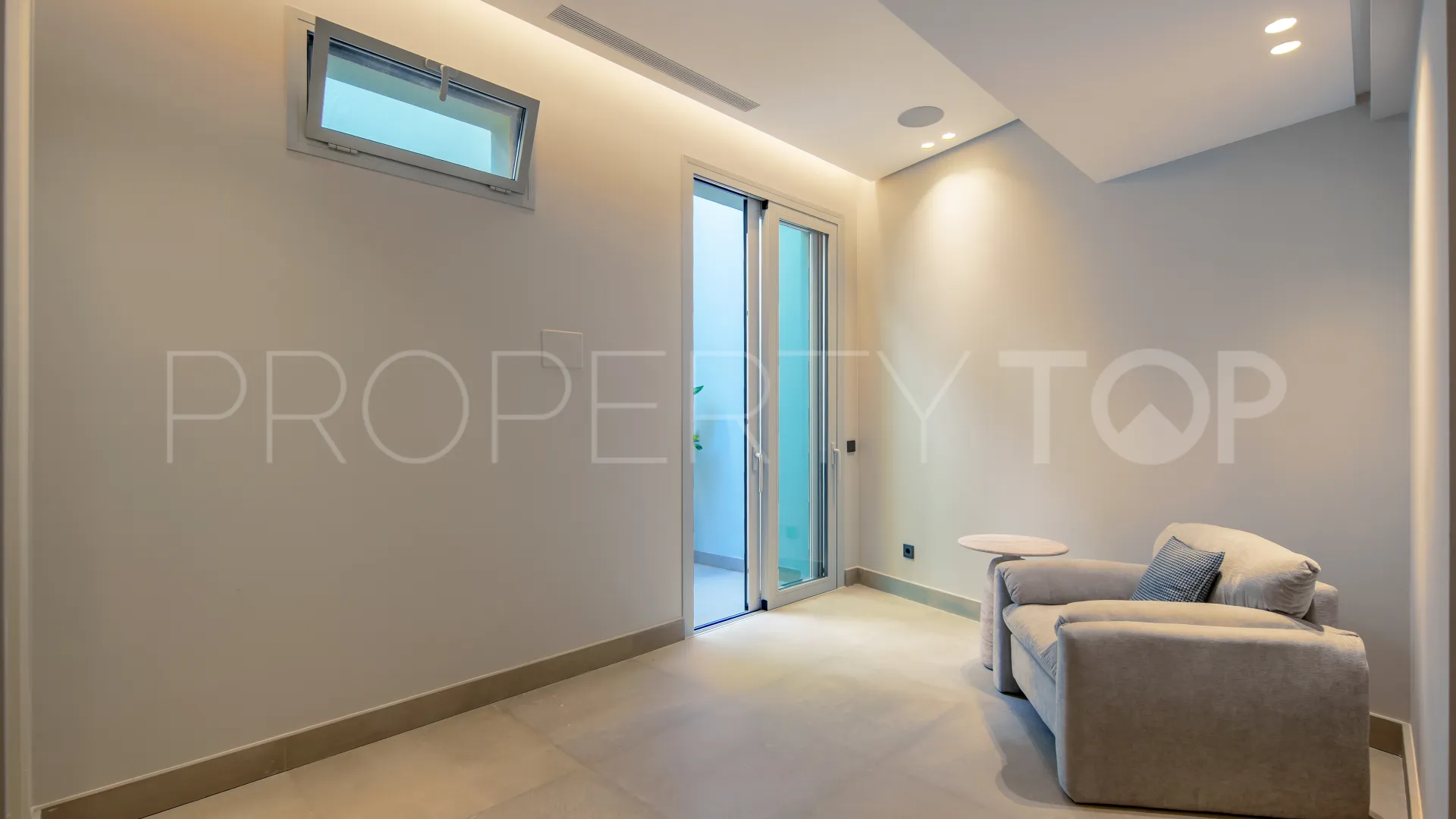 For sale Nueva Andalucia villa with 4 bedrooms