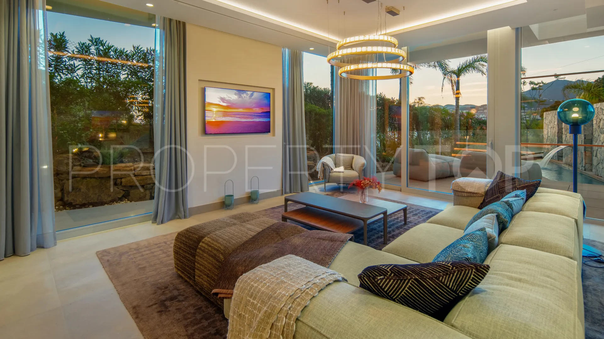 For sale Nueva Andalucia villa with 4 bedrooms