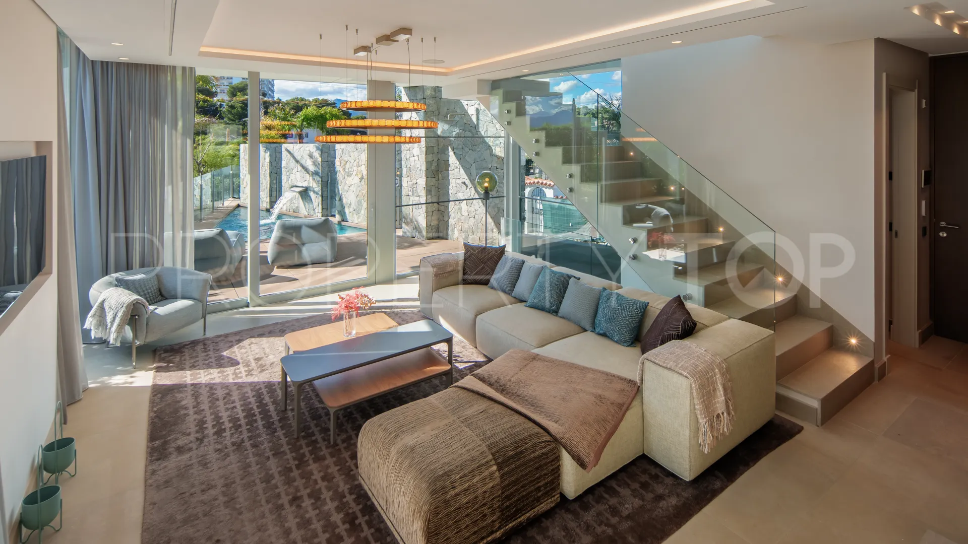 For sale Nueva Andalucia villa with 4 bedrooms