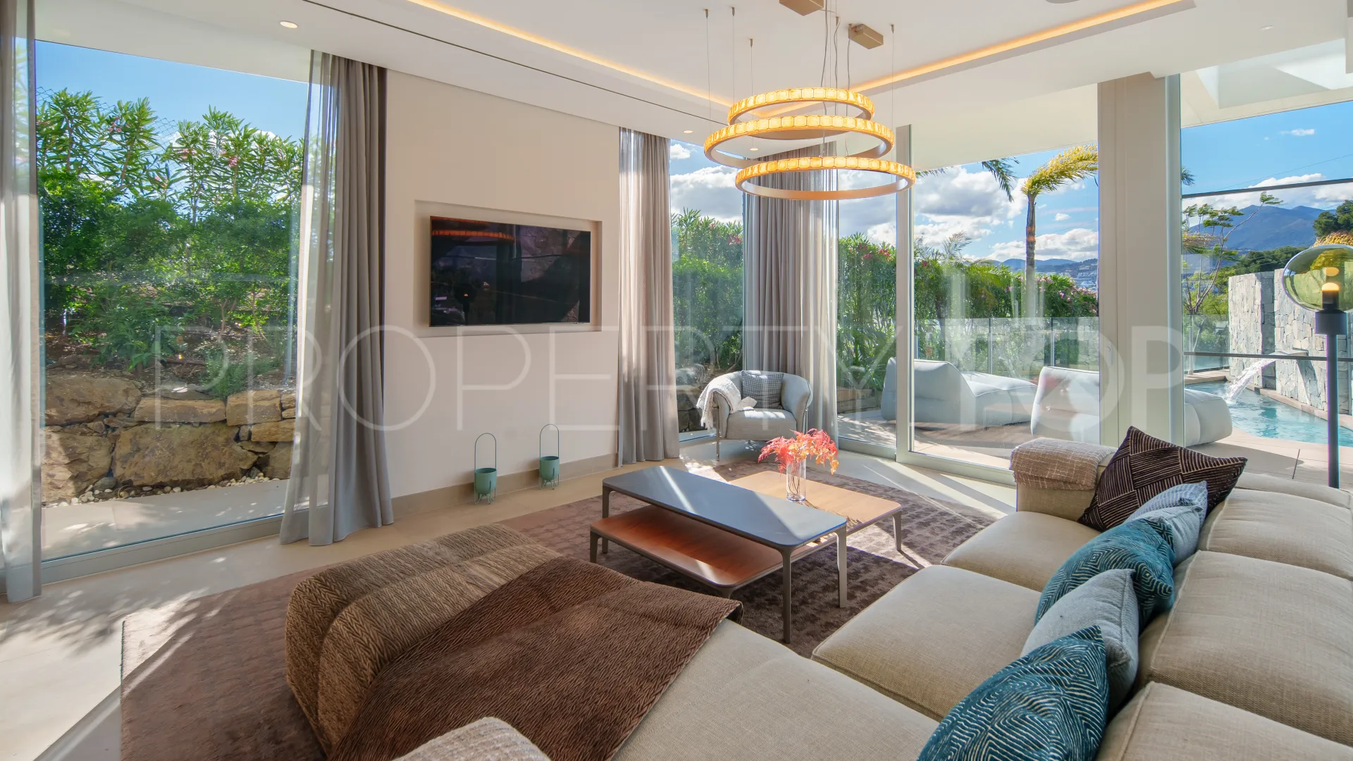 For sale Nueva Andalucia villa with 4 bedrooms