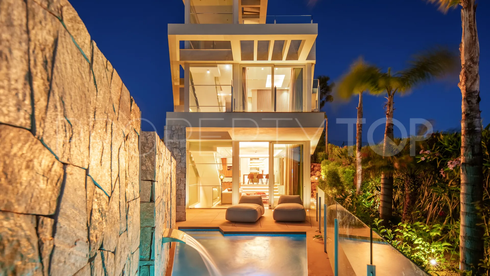 For sale Nueva Andalucia villa with 4 bedrooms