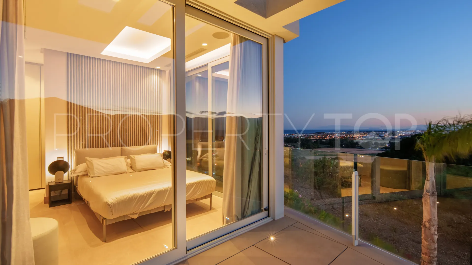 For sale Nueva Andalucia villa with 4 bedrooms