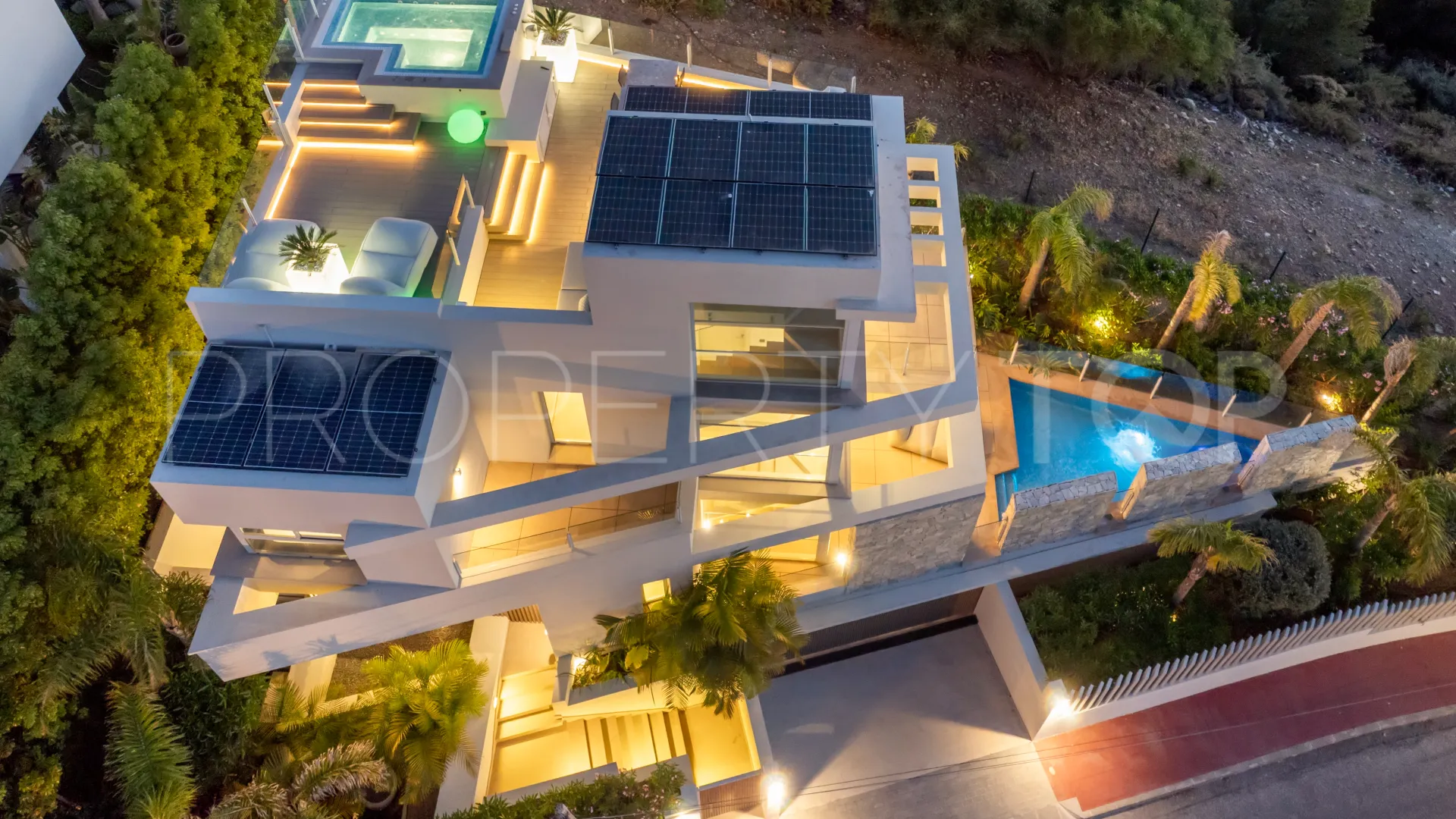 For sale Nueva Andalucia villa with 4 bedrooms