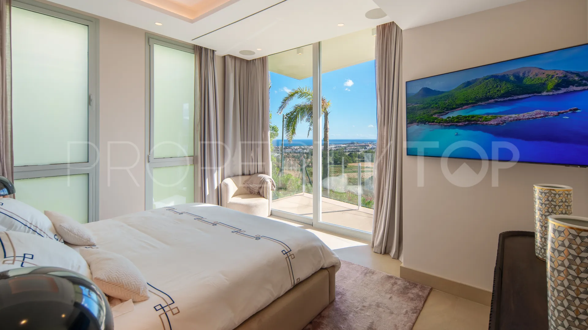 For sale Nueva Andalucia villa with 4 bedrooms