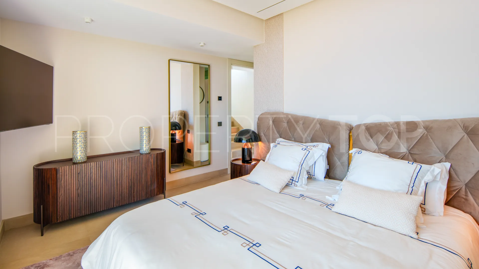 For sale Nueva Andalucia villa with 4 bedrooms
