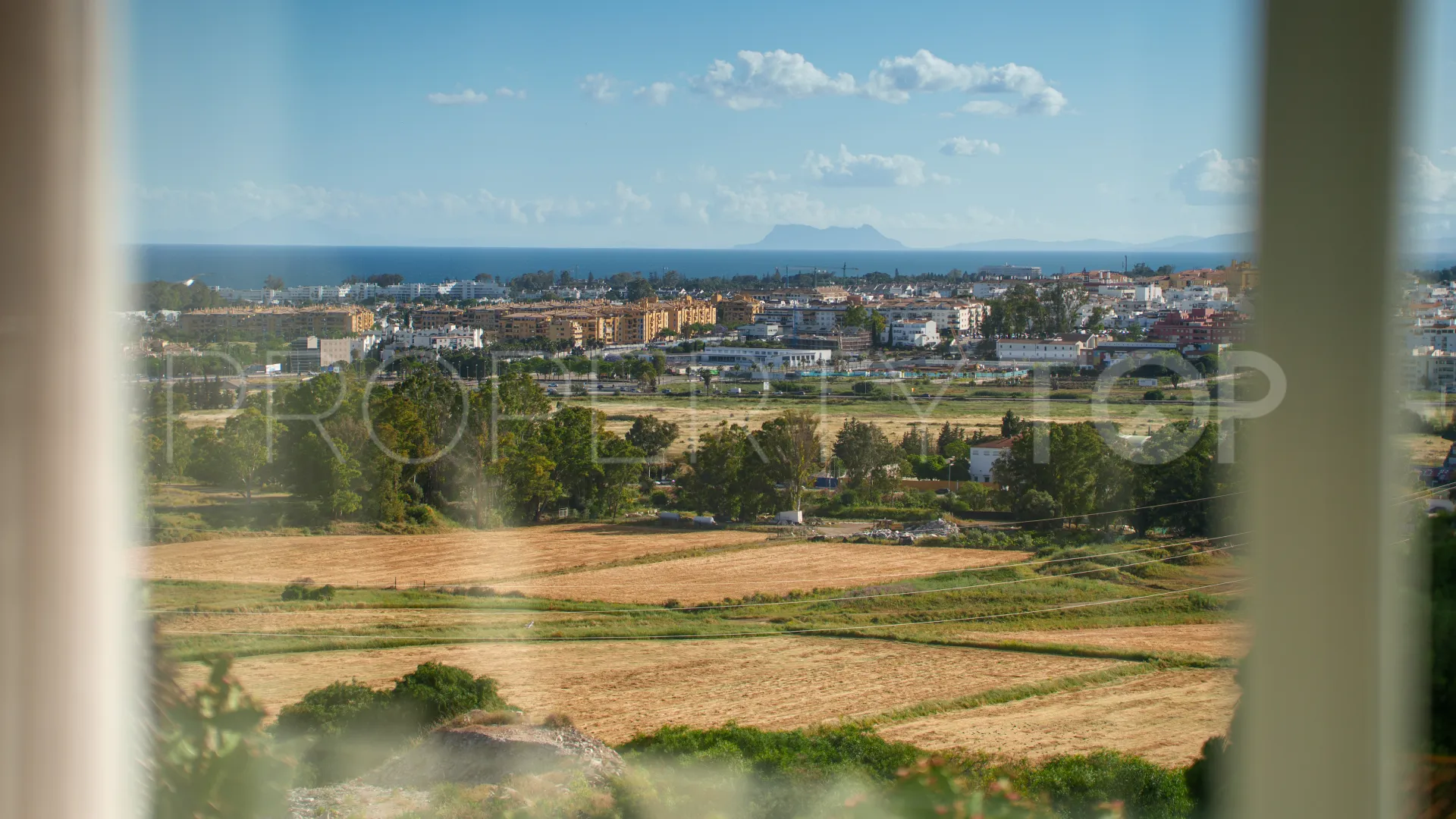 For sale Nueva Andalucia villa with 4 bedrooms