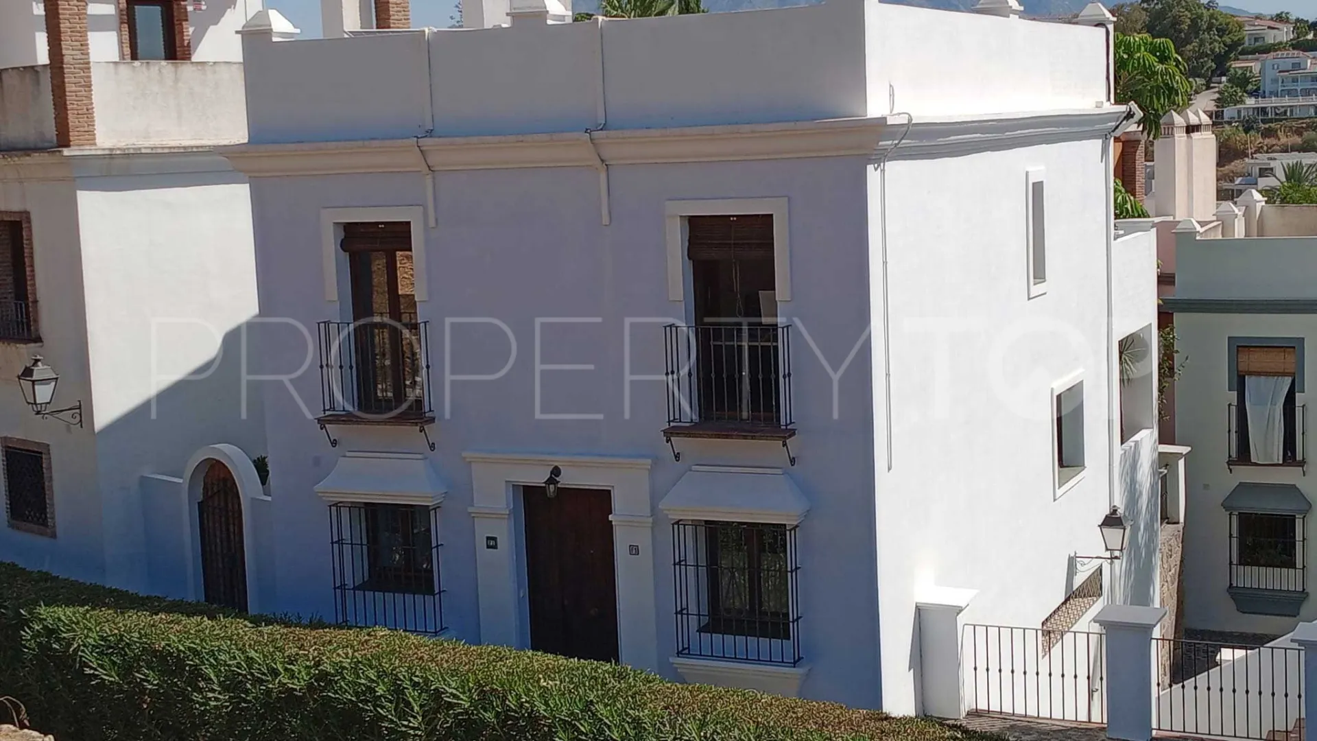 Pareado de 3 dormitorios a la venta en Estepona
