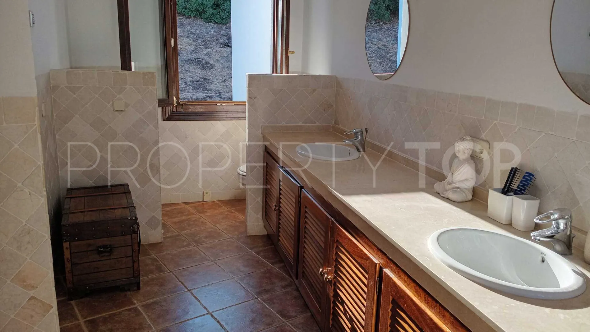 Pareado de 3 dormitorios a la venta en Estepona