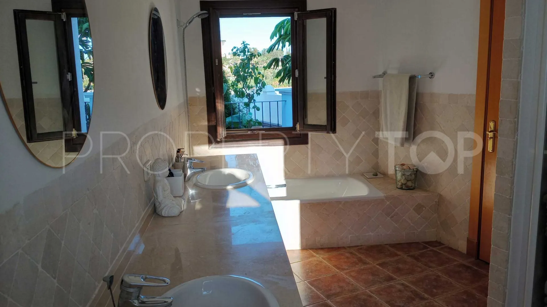 Pareado de 3 dormitorios a la venta en Estepona