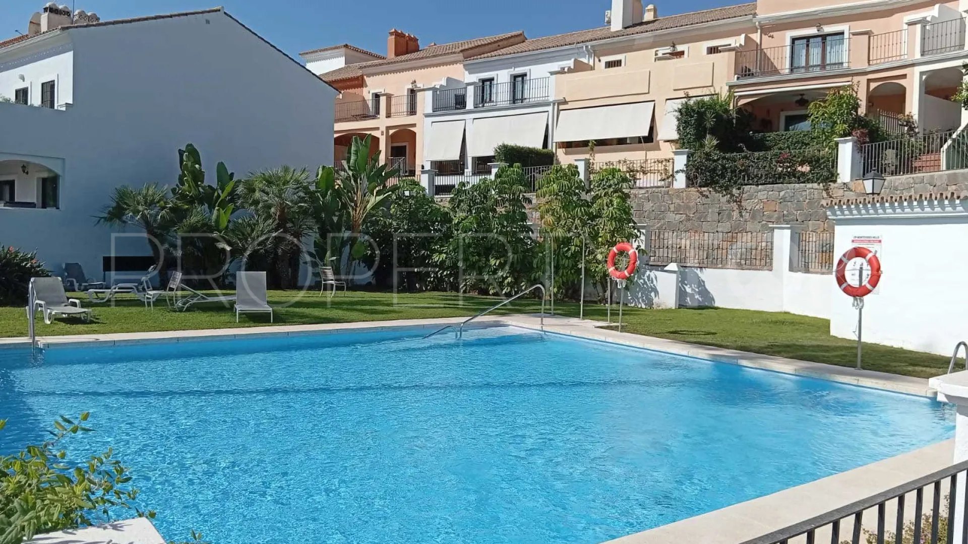 Pareado de 3 dormitorios a la venta en Estepona