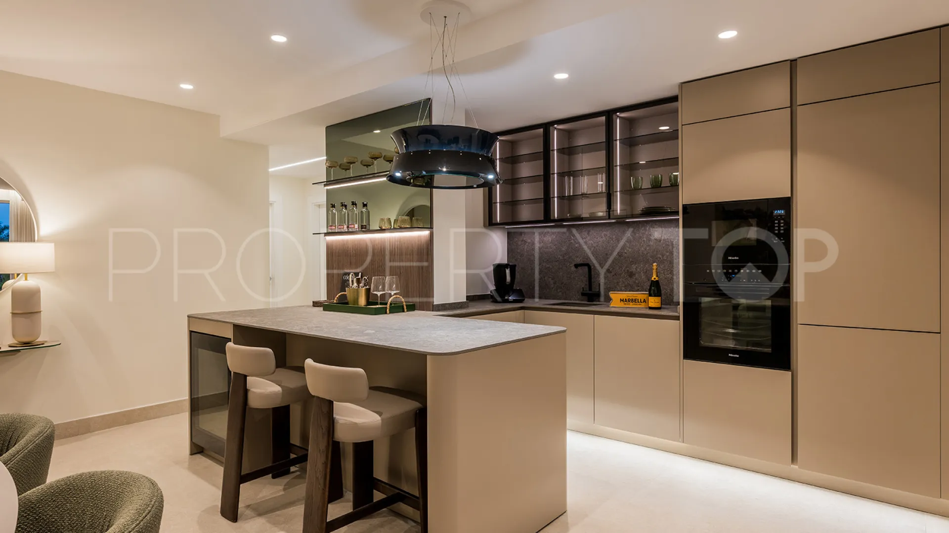 Apartamento planta baja en venta en New Golden Mile con 3 dormitorios
