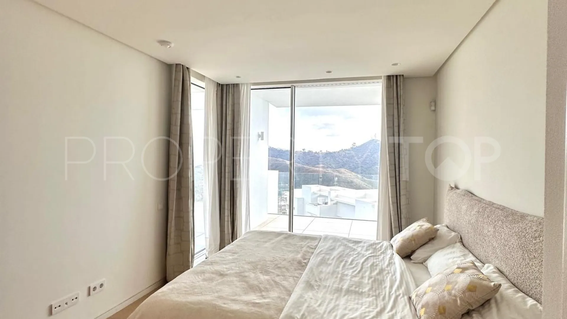 Buy Palo Alto 2 bedrooms apartment