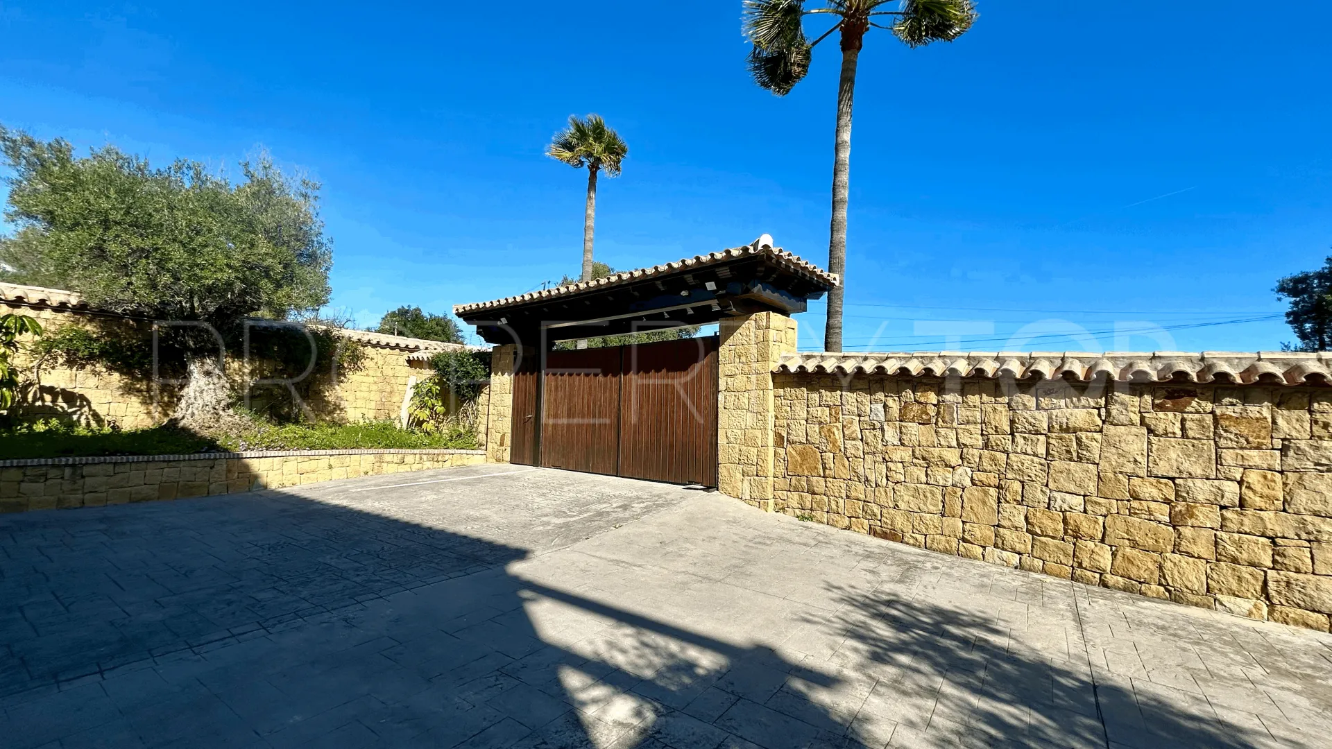 Estepona villa for sale