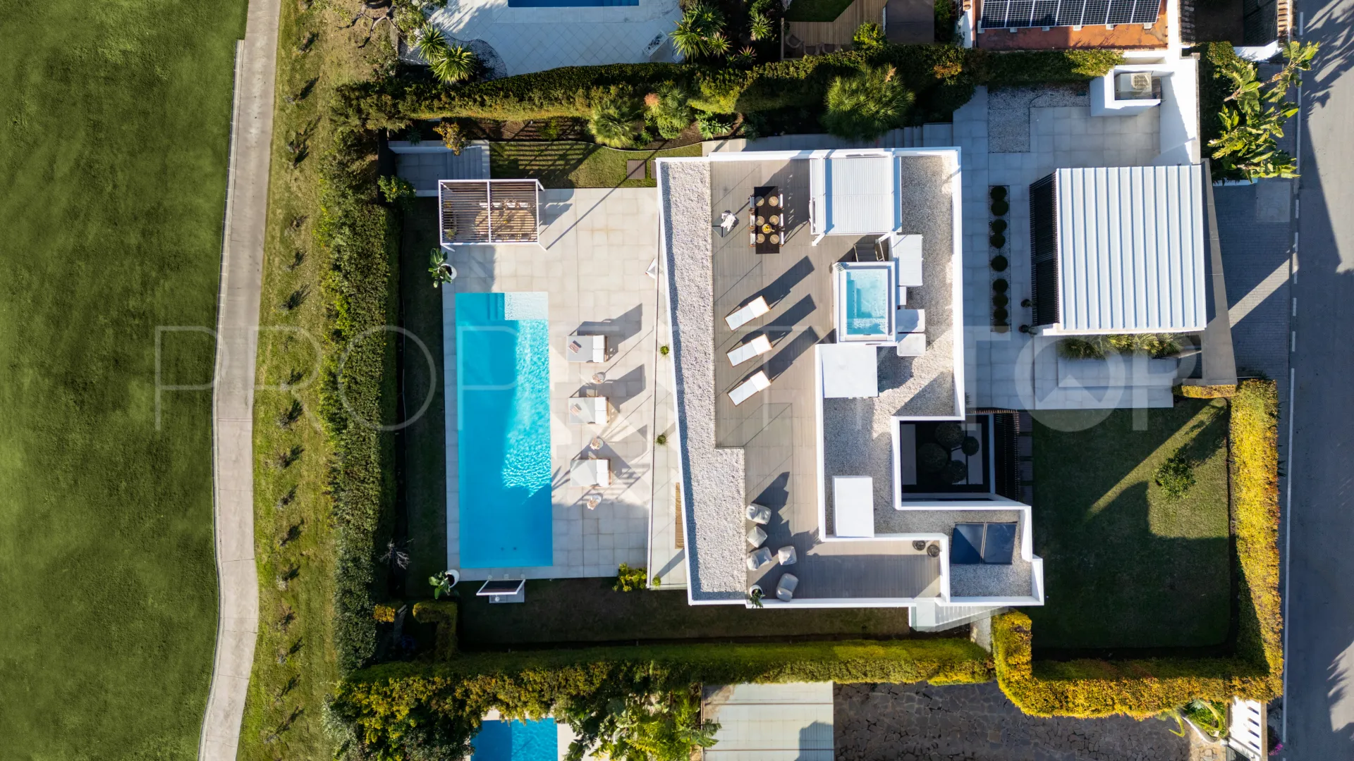 Se vende villa en Nueva Andalucia de 6 dormitorios